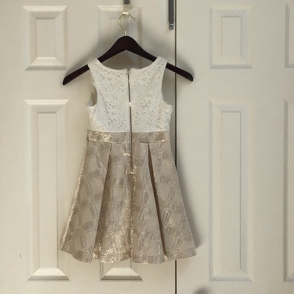 A dress - Picture 2 of 2